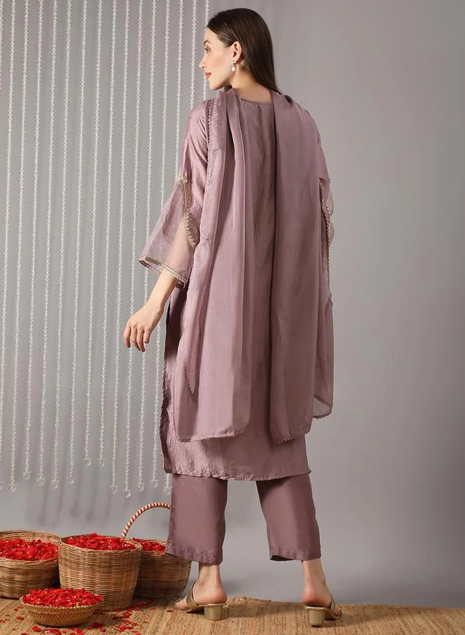 جلو باص مجموعة من كورتا لافندر بطبعة عرقية مع بنطال ووشاح